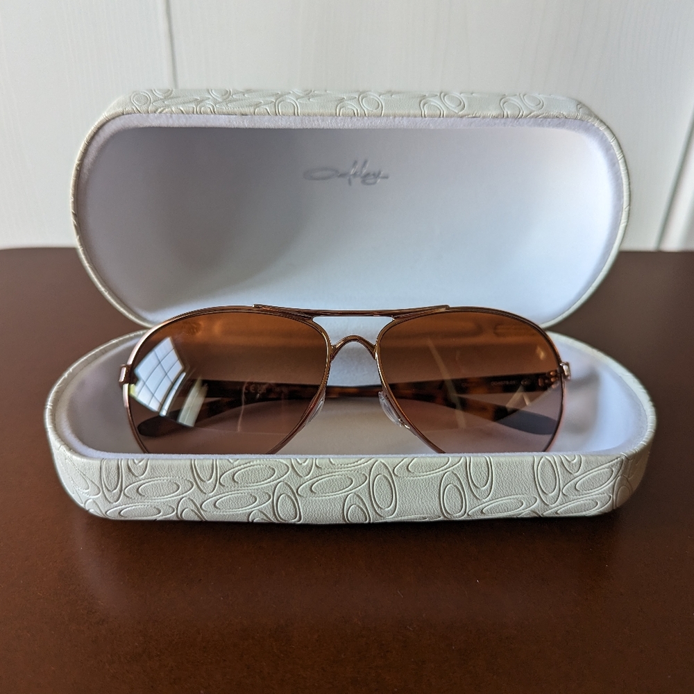 Woman's Oakley Aviator Sunglasses